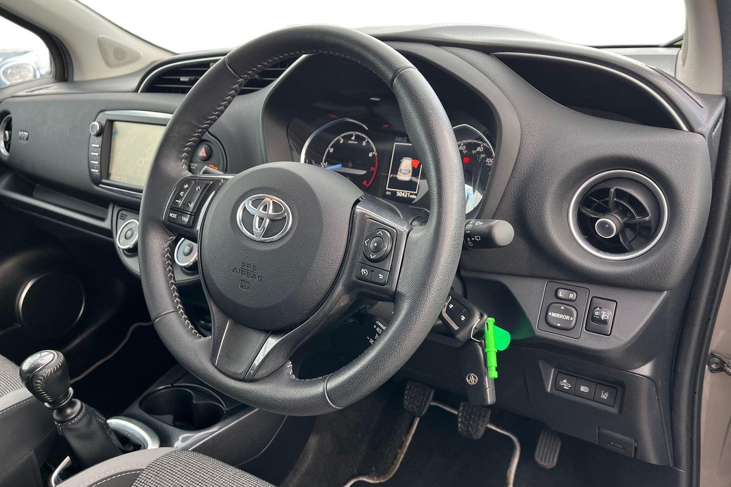 Toyota Yaris Photo 8