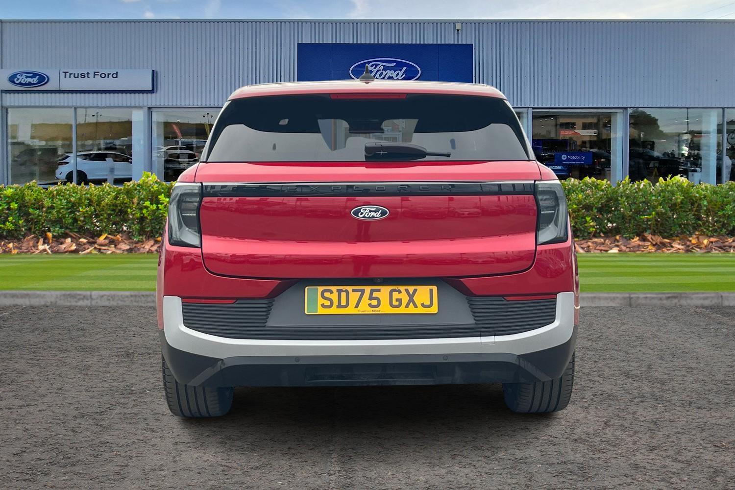 Ford Explorer Photo 6