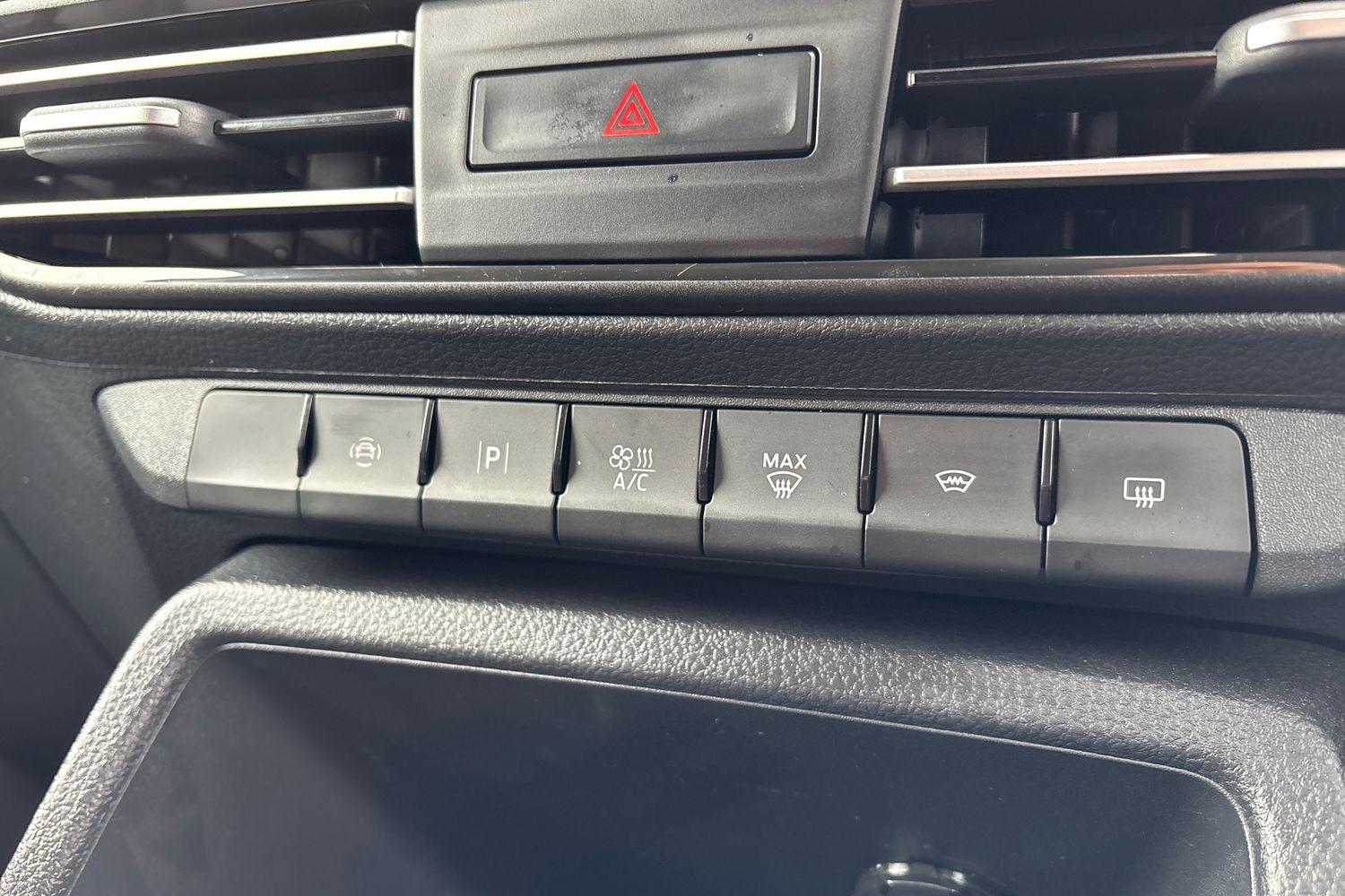 Ford TRANSIT CONNECT Photo 38
