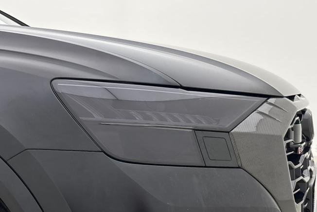 AUDI Rsq8 Photo 19