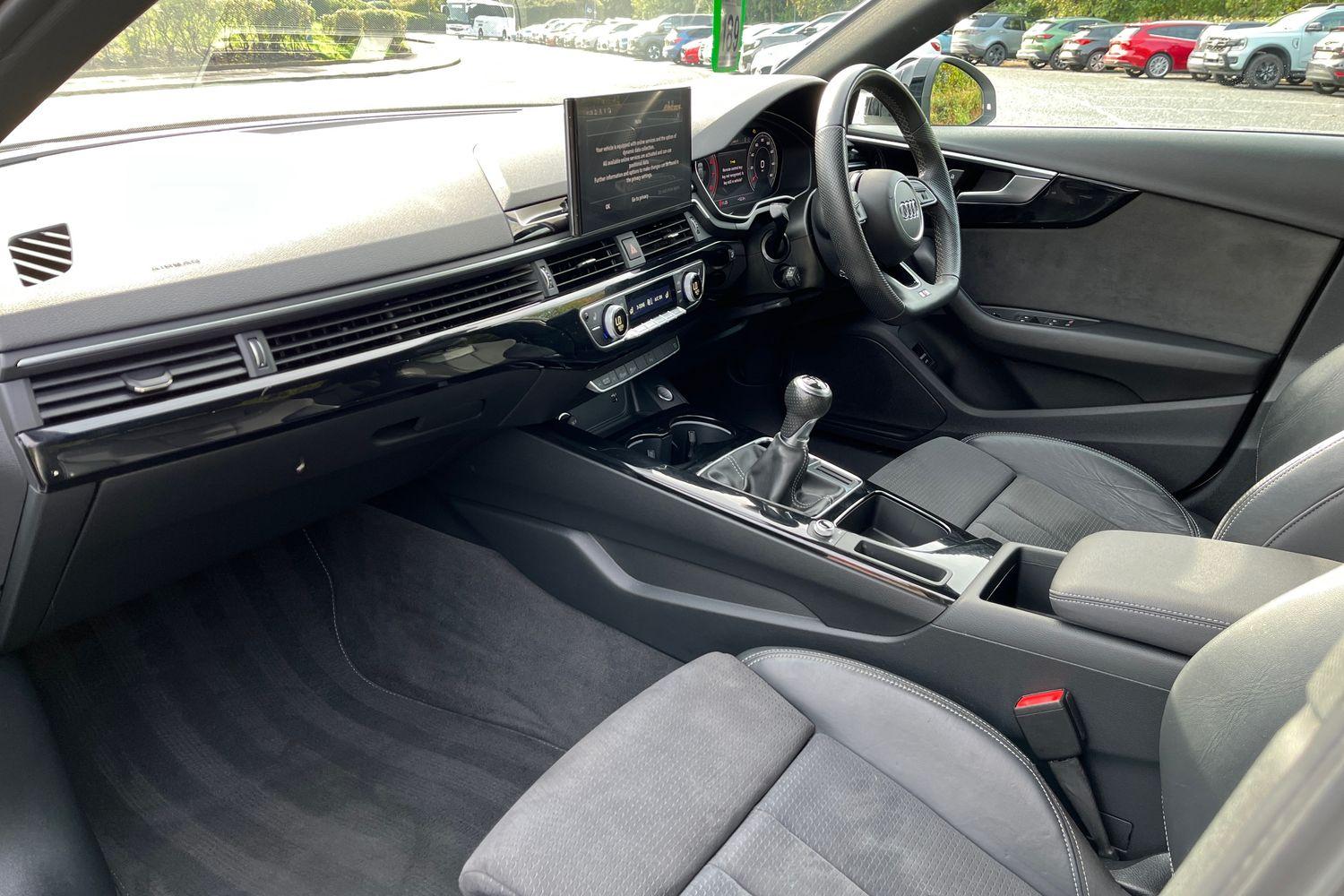 Audi A4 Photo 17