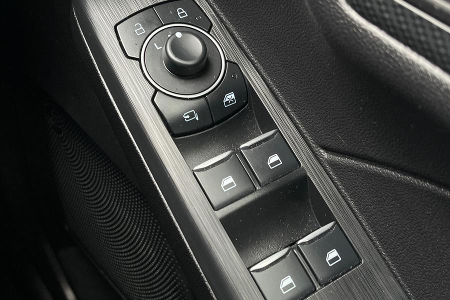 Ford Kuga Photo autoimg-a44ed95f911278d445a620e5f89c90ebd02572d5.jpg