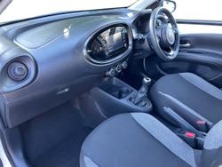 TOYOTA Aygo X Photo 2