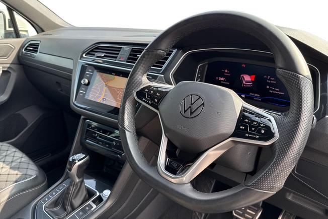 VOLKSWAGEN Tiguan Photo 6
