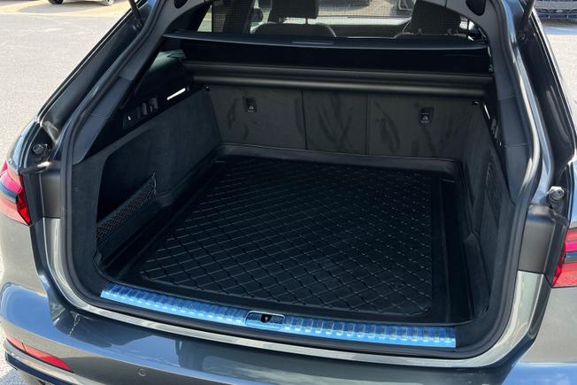 AUDI A6 Avant Photo 12
