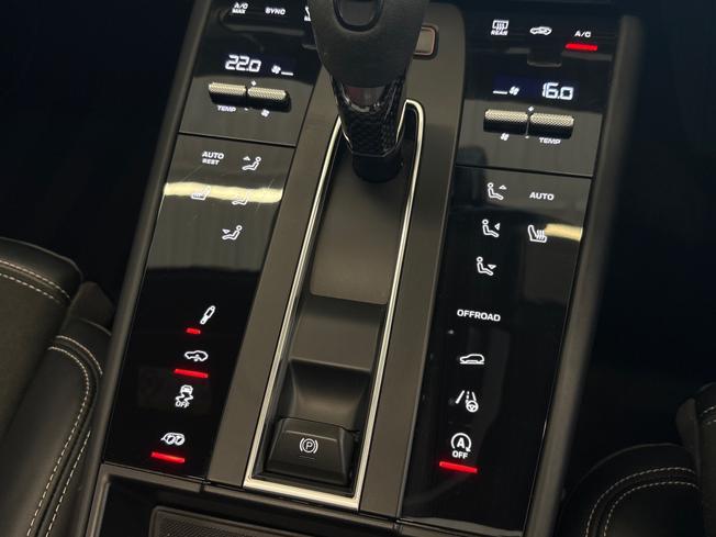 PORSCHE Macan Photo 44