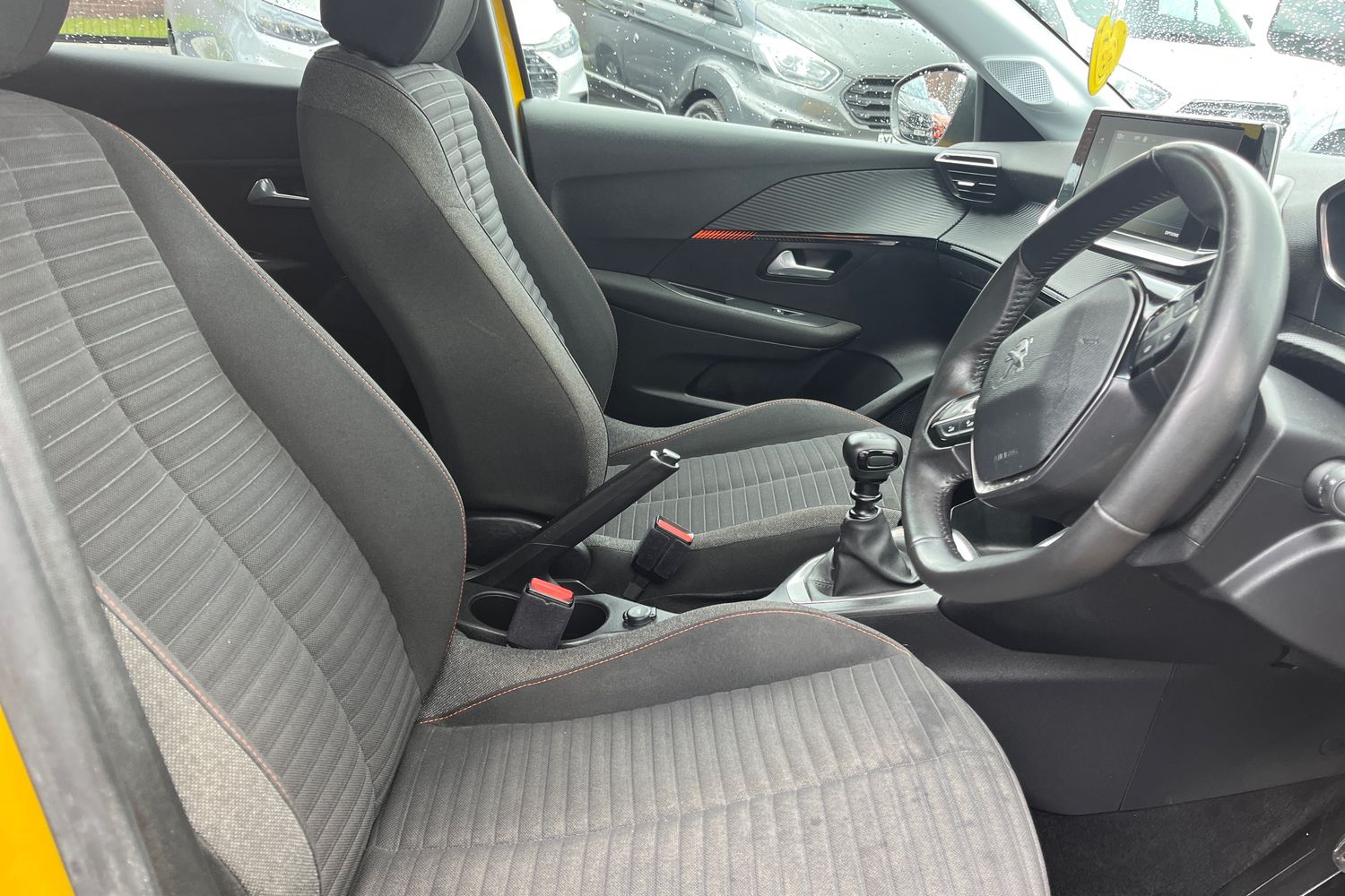 Peugeot 208 Photo 16