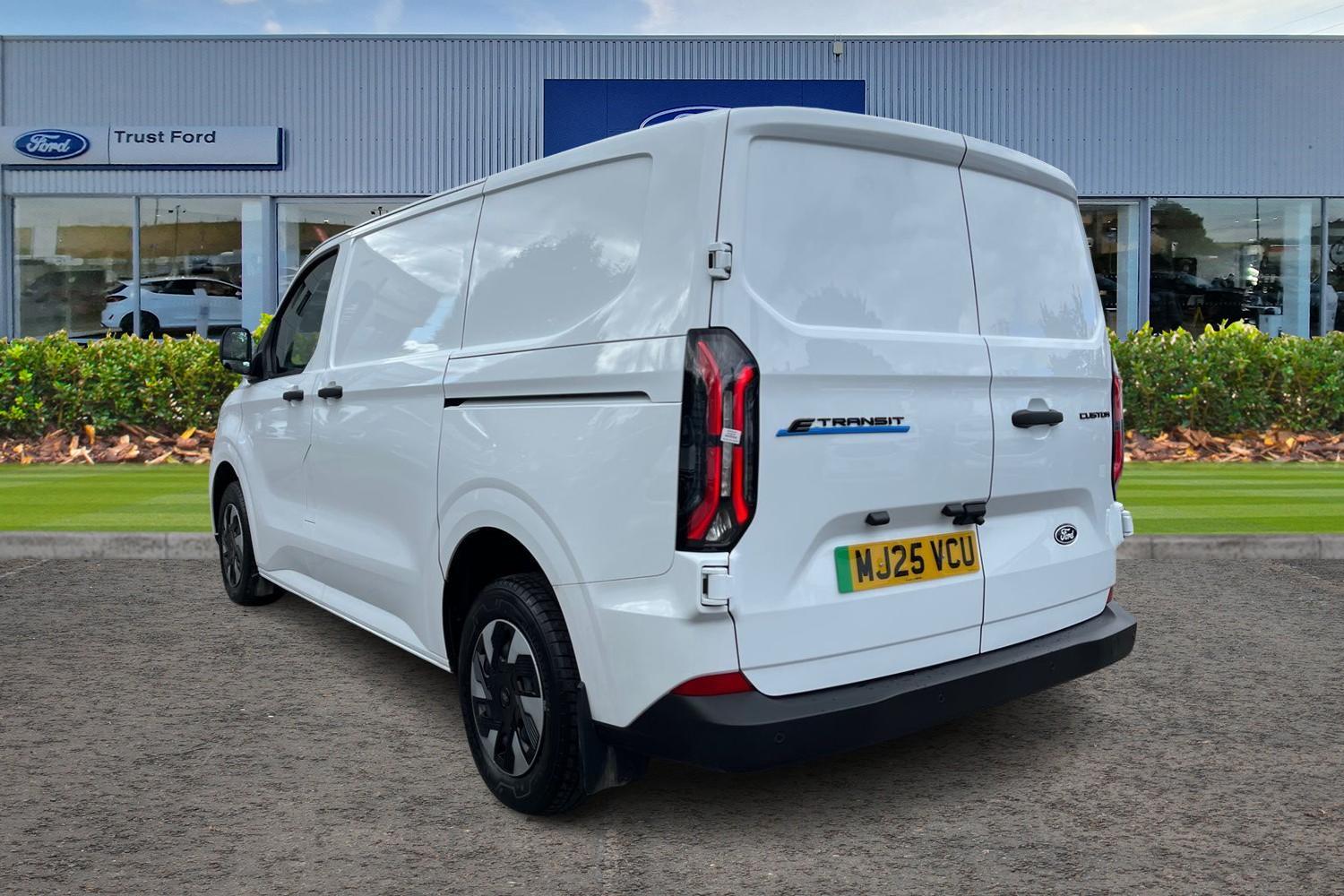 Ford E-TRANSIT CUSTOM Photo 1