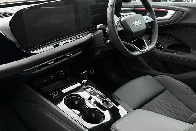 Audi Q4 e-tron Photo 28