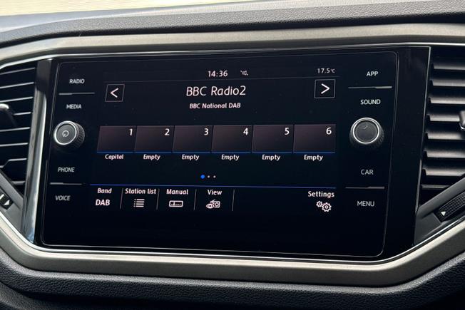 Volkswagen T-Roc Photo 25