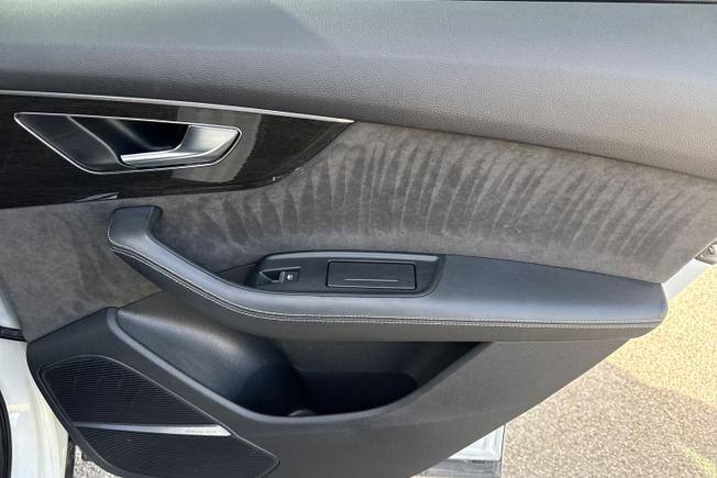 AUDI SQ7 Photo 40