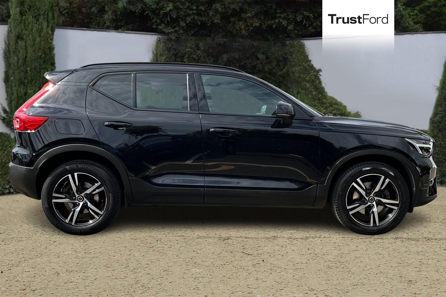 Volvo XC40 Photo 2
