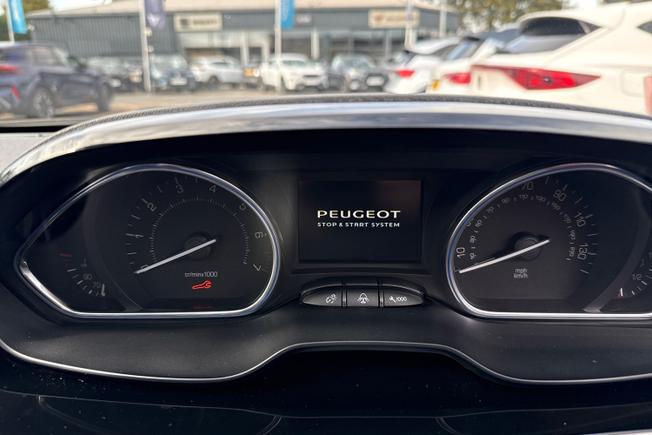 PEUGEOT 2008 Photo 15