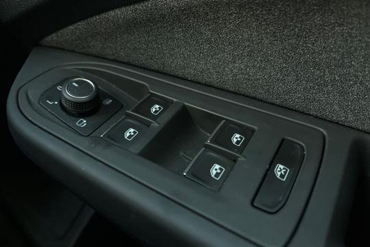 Volkswagen Golf Photo autoimg-a474e32b36570a10f7009dfef855445e1451c142.jpg