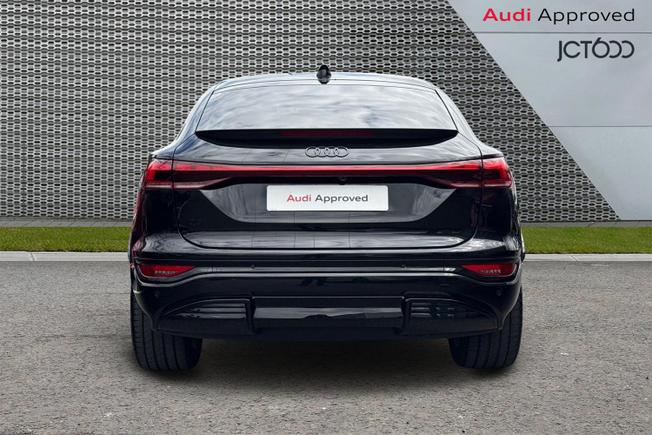 AUDI Q6 E-Tron Photo 7