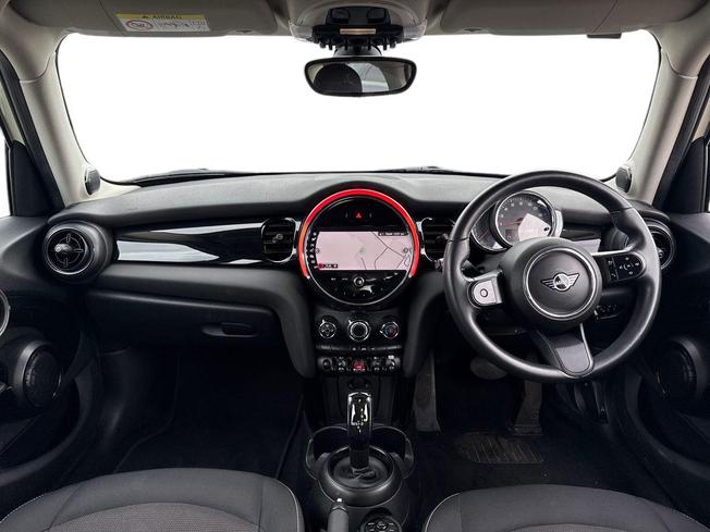 MINI Hatch Photo 10