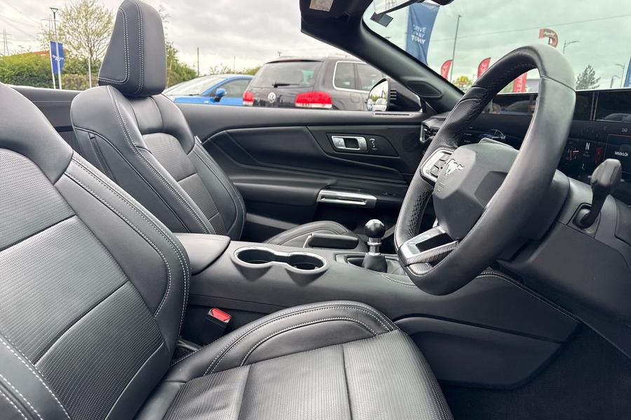 Ford MUSTANG Photo autoimg-a47cb2ea1e4d95ab680e222478baff63c6027f9d.jpg