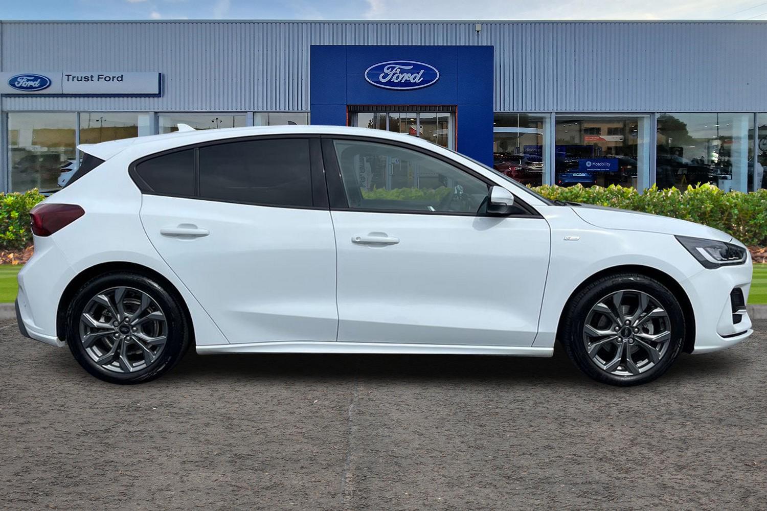 Ford FOCUS Photo 2