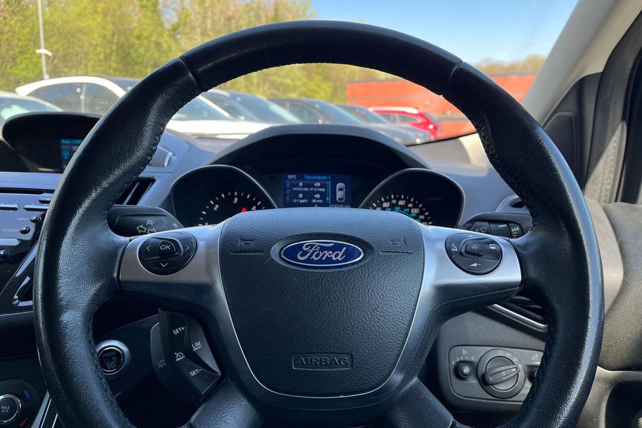 Ford Kuga Photo autoimg-a484c68e4b6a7d2cb98792002ec46da66f53c1e0.jpg