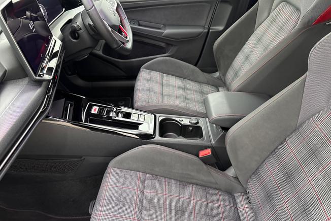 VOLKSWAGEN Golf Photo 21