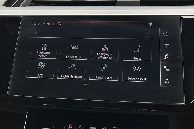 AUDI e-tron Photo 33
