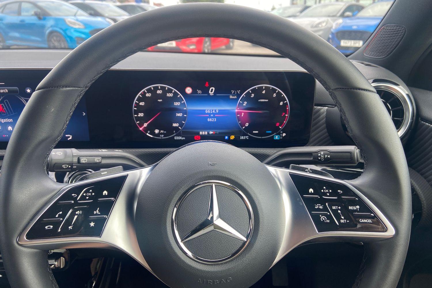 Mercedes-Benz A CLASS Photo 11