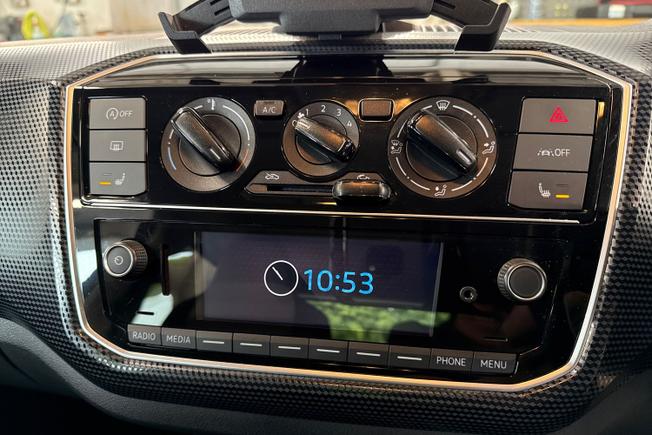 VOLKSWAGEN Up Photo 13