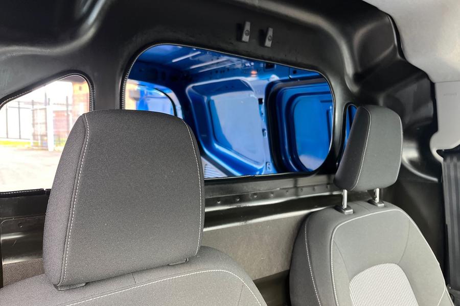 Ford TRANSIT COURIER Photo autoimg-a4a045fd4434d12fd0c5330e1445ca6ea04ef255.jpg