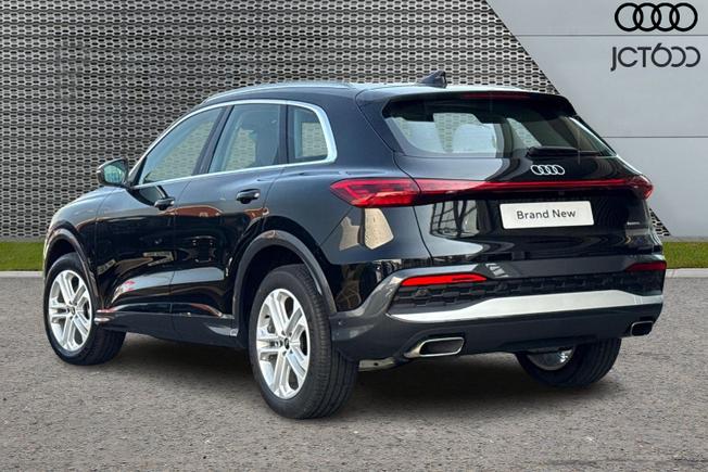 AUDI  Audi Q5 SUV Sport Photo 3