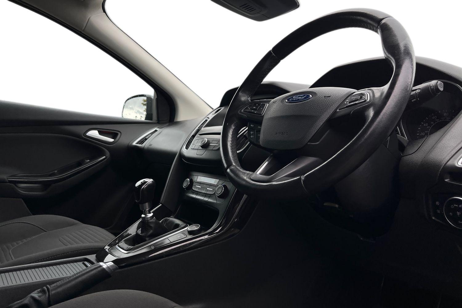 Ford Focus Photo 8