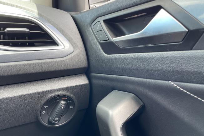 VOLKSWAGEN T-Roc Photo 46