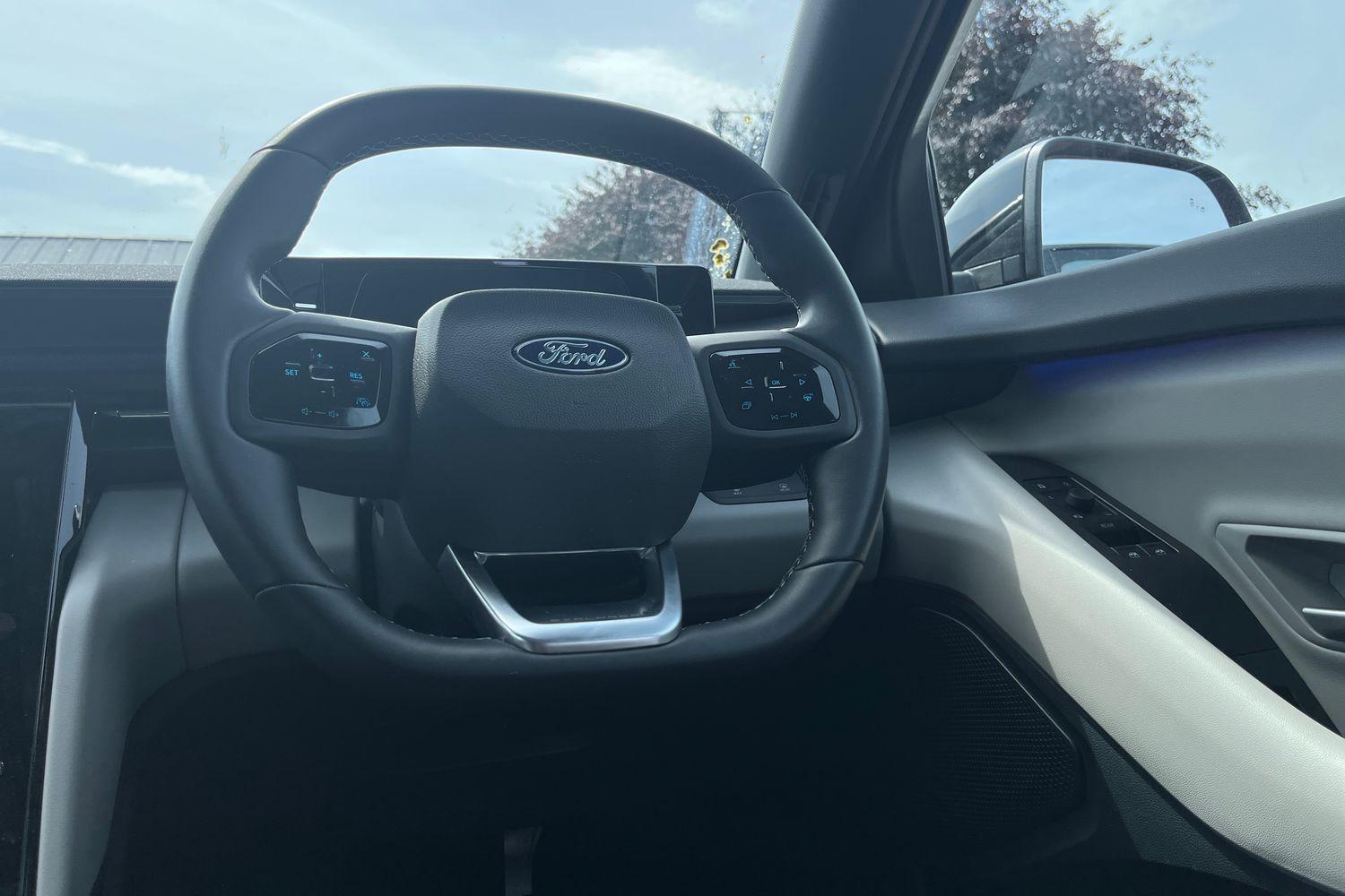 Ford Explorer Photo 11