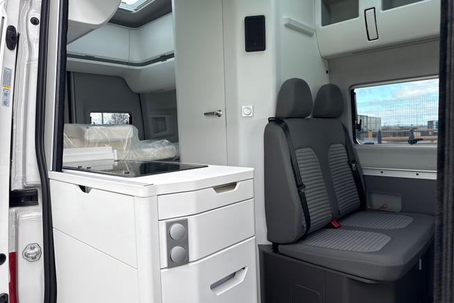 VOLKSWAGEN Grand California Photo 9