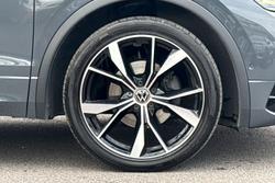 VOLKSWAGEN Tiguan Photo 5