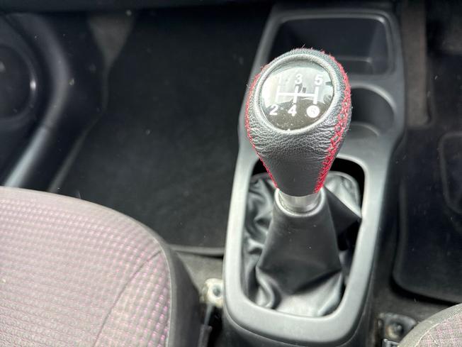 MITSUBISHI Mirage Photo 29