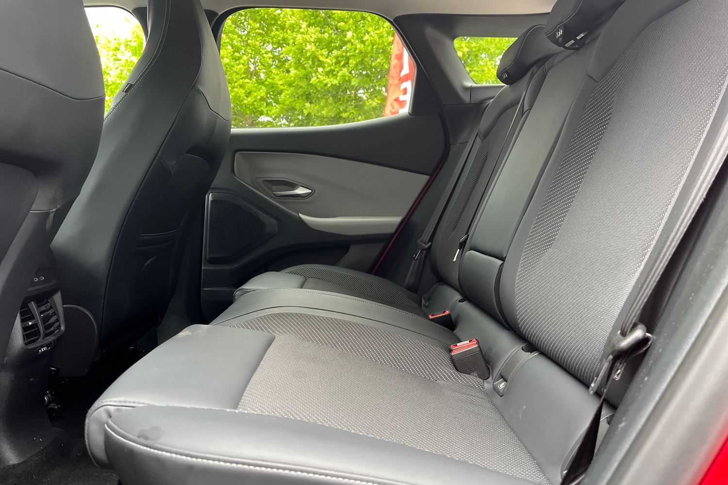 Ford EXPLORER Photo 19