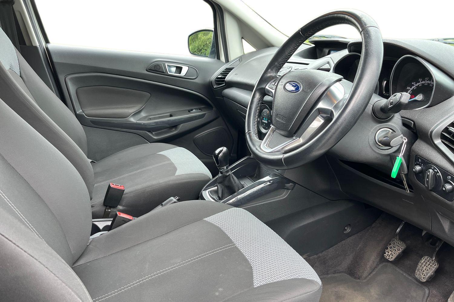 Ford ECOSPORT Photo 8