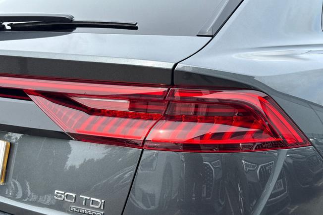 AUDI Q8 Photo 18