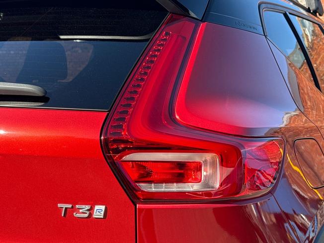 VOLVO Xc40 Photo 18