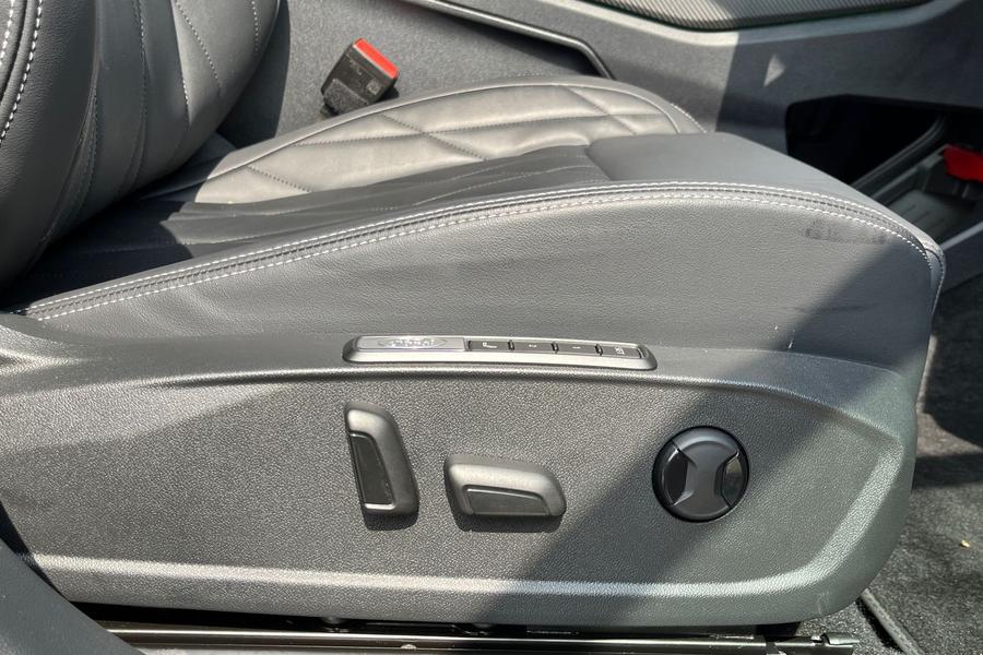 Ford EXPLORER Photo autoimg-a4d1c3a66cc2d6b254aeed05fa2f91bd36a18174.jpg