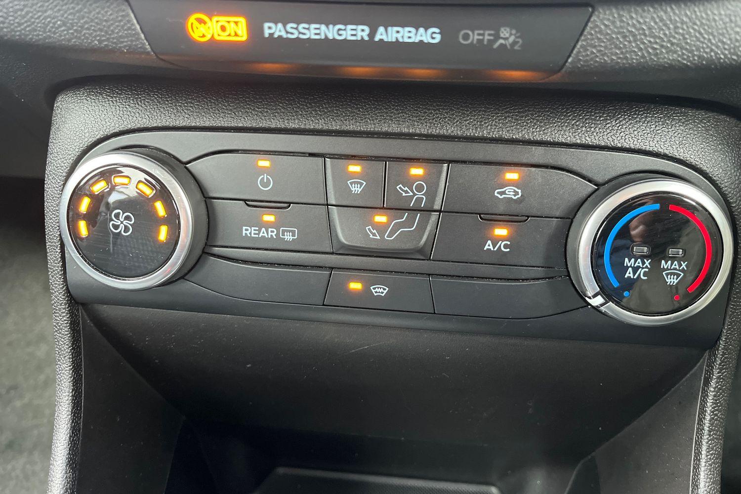 Ford FIESTA Photo 28