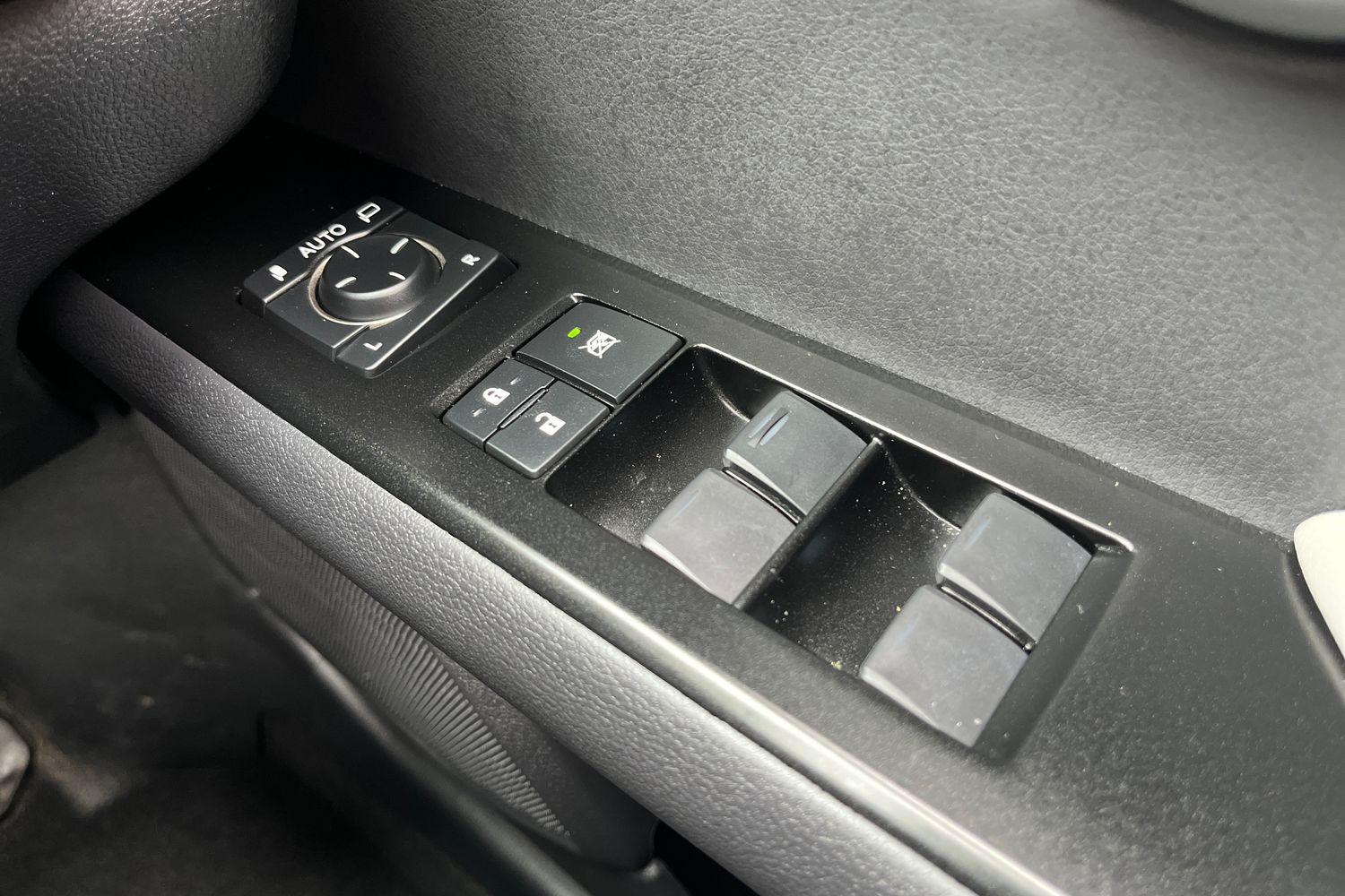 Lexus UX Photo 15