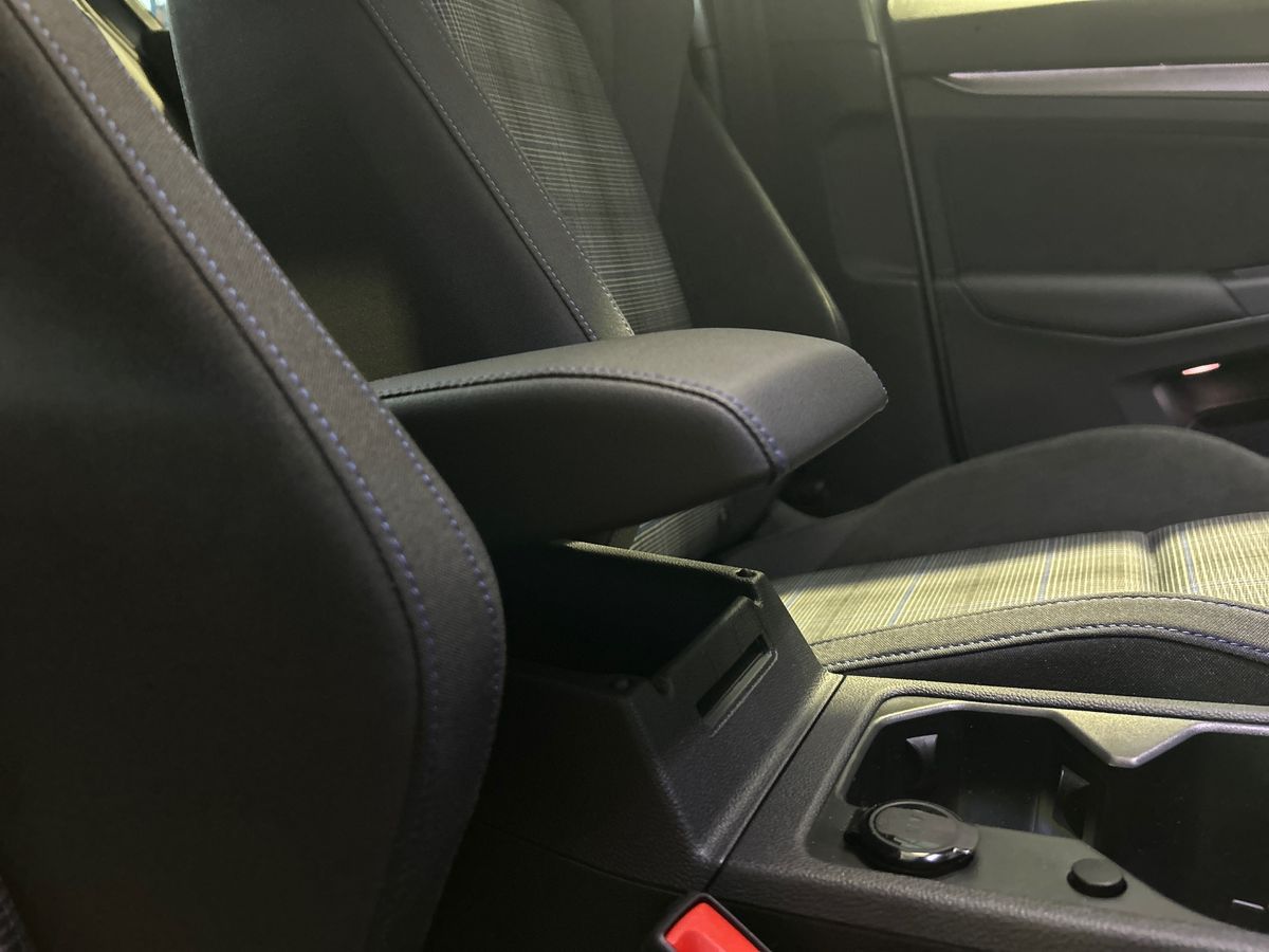 Volkswagen Golf Photo autoimg-a4dbed4b6a2bd63149d9e5483dae522f32bc629d.jpg