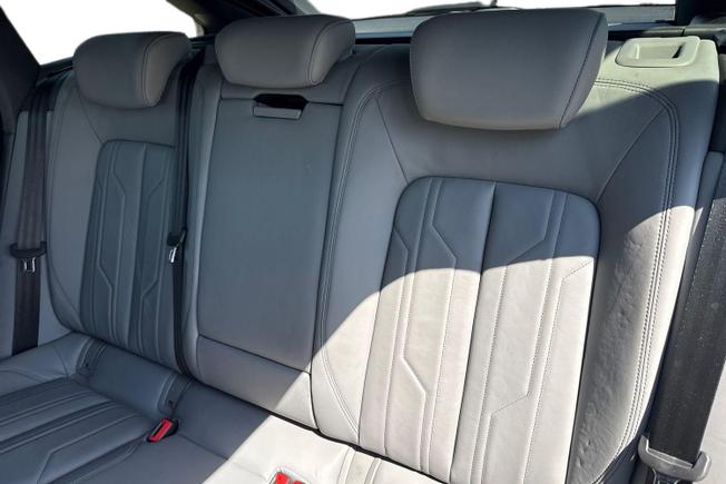 AUDI A6 Avant Photo 9