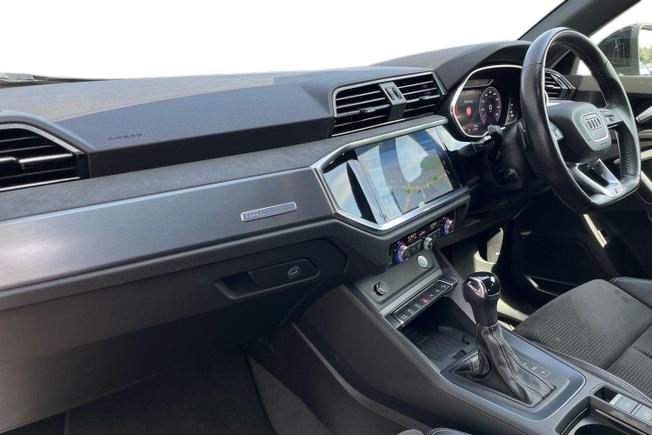 AUDI Q3 Photo 2