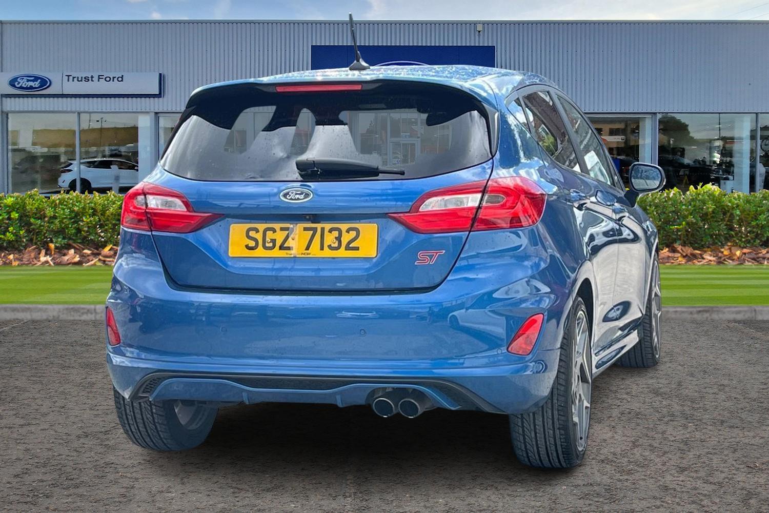 Ford FIESTA Photo 3