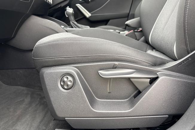 Audi Q2 Photo 21