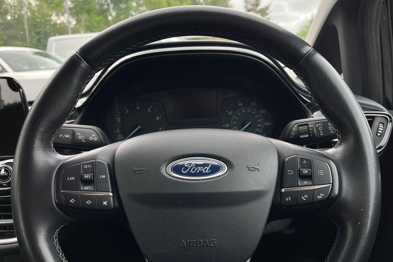 Ford Fiesta Photo 11