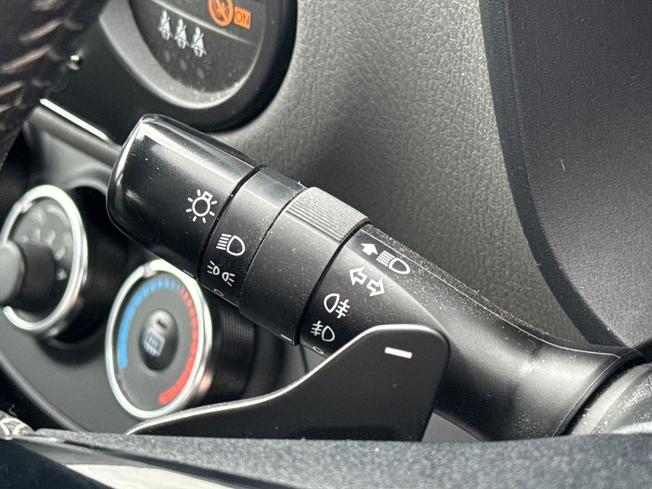 TOYOTA Yaris Photo 29