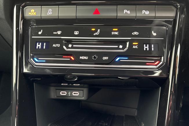 Volkswagen T-Roc Photo 28